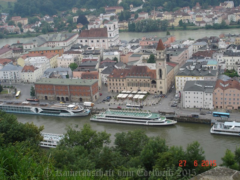 Blick auf das Rathaus von Passau.jpg -                                